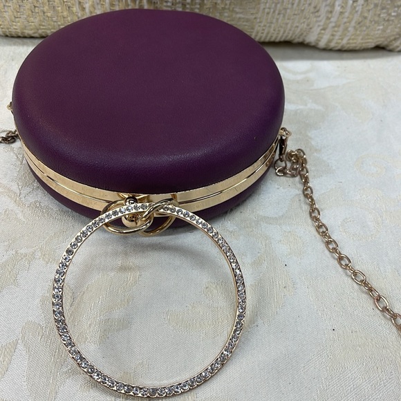 Round Grape colored Crossbody clutch with strap - Picture 6 of 8
